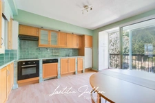 En exclusivité par Laëtitia JULLIEN – Marseille 10ème – Les Collines – T4 traversant de 83,83 m² avec balcon et loggia au pied du Parc des Bruyères
