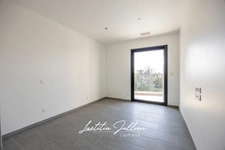Eoures (13011) – Contemporary architect-designed 4-bedroom house of 114 m² – Heated swimming pool – Enclosed 400 m² plot – Unobstructed view – High-end amenities