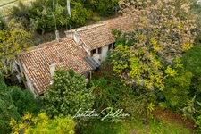 En exclusivité: Idéal projet familial ou artisanal – Propriété ancienne à rénover - T4 173 m² en r+1 et 212 m² de dépendances sur 2 548 m² de terrain plat et clôturé – Aubagne / Éoures