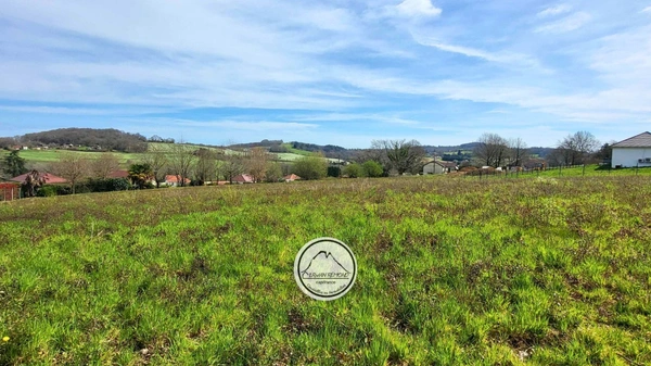 Terrain à vendre de 2 298 m² : espace, calme et potentiel au cœur de Laa-Mondrans.