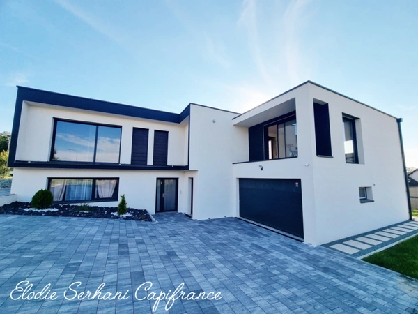 En Exclusivité, Maison contemporaine d'environ 245m2, (fin de construction 2023) Secteur renommé à Meziré