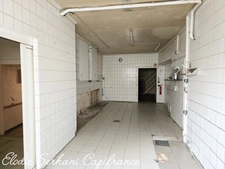 Local commercial + 2 appartements d'environ 385m2 + 4 garages  à Colombier Fontaine