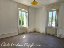 En Exclusivité, spécial investisseur (1 local commercial +T1 + T2+ T3) à Sainte-Suzanne