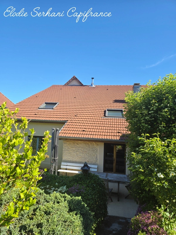 Maison de caractère T7 de 174m2 + grange à Desandans 