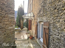 Coup de coeur, en Exclusivité maison de village T3 d'environ 88m2 sur une parcelle de  963m2 + 110m2 de garage + 100m2 combles 