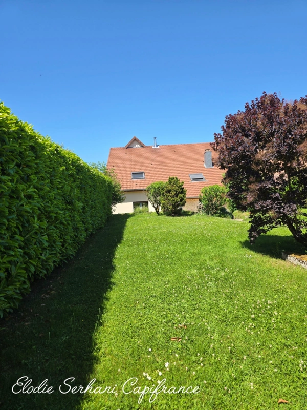 Maison de caractère T7 de 174m2 + grange à Desandans 