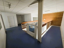 A LOUER à DOLUS D'OLERON en emplacement N°1+, Locaux d'activité de 155m² avec 3 bureaux, 1 salle de réunion, etc...