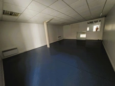 A LOUER à DOLUS D'OLERON en emplacement N°1+, Locaux d'activité de 155m² avec 3 bureaux, 1 salle de réunion, etc...