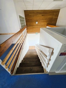 A LOUER à DOLUS D'OLERON en emplacement N°1+, Locaux d'activité de 155m² avec 3 bureaux, 1 salle de réunion, etc...