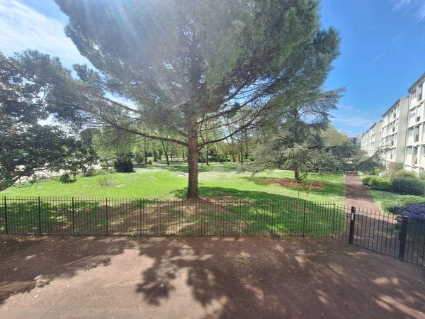 Appartement à vendre 4 pièces avec grande cave idéalement situé à LA ROCHELLE (17)