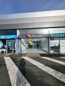 LE CHATEAU D'OLERON emplacement N°1 Local commercial de 204 m2 disponible