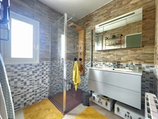 Maison individuelle coup de cœur 5 pièces 114m² – Terrain clos & terrasse + Garage – 2.5 km de la plage
