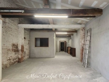 FOR SALE - COMMERCIAL PREMISES WITH GARAGE - PERPIGNAN CITY CENTRE (66) Possibility of vertical expansion