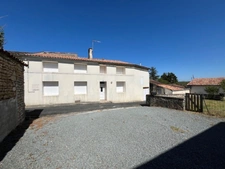 Grande maison à faire revivre,  4 chambres, jardin, grenier aménageable  proche de SAINT JEAN D'ANGELY (17)