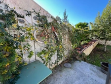 Maison au centre-ville de SAINT JEAN D'ANGELY (17) avec jardin clos de murs 