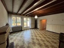 Maison de Maître à rénover environ 300m² avec garages, jardin, puits, dépendances, cours d'eau
