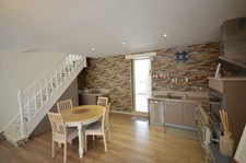 CHATEAU THIERRY (02) à vendre Maison en pierre de 4 pièces avec une dépendance.