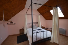 Proche de CHATILLON SUR MARNE (51) à vendre Belle maison en pierre rénovée avec dépendance 