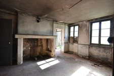 CHÂTEAU THIERRY (02) Maison à vendre de 5 pièces à rénover entièrement avec des dépendances. INVESTISSEURS