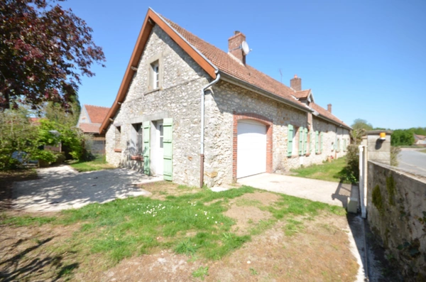 Proche de MONTMIRAIL (51) à vendre charmante longère de 240 m2 