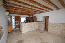 Proche de MONTMIRAIL (51) à vendre Maison en pierre de 5 pièces avec belles dépendances