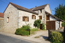 Proche de CHATILLON SUR MARNE (51) à vendre Belle maison en pierre rénovée avec dépendance 