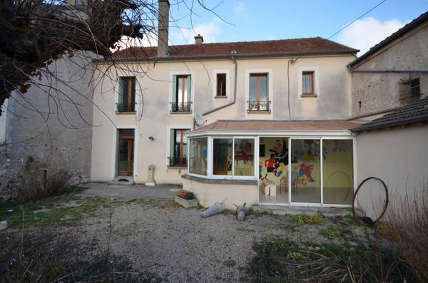 Proche de LA FERTE SOUS JOUARRE (77) à vendre maison de 7 pièces avec local commercial