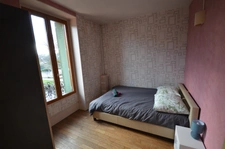 Proche de LA FERTE SOUS JOUARRE (77) à vendre maison de 7 pièces avec local commercial