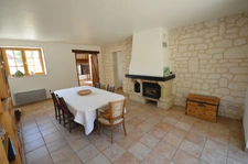 Proche de CHATILLON SUR MARNE (51) à vendre Belle maison en pierre rénovée avec dépendance 