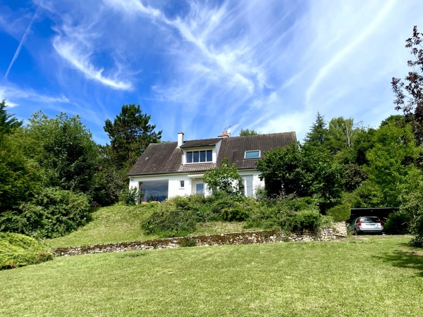 CHATEAU THIERRY (02) à vendre maison d'architecte de 167 m² avec sous-sol total