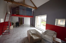 Proche de MONTMIRAIL (51) à vendre Maison en pierre de 5 pièces avec belles dépendances