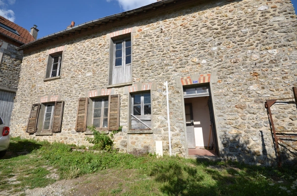 CHÂTEAU THIERRY (02) Maison à vendre de 5 pièces à rénover entièrement avec des dépendances. INVESTISSEURS