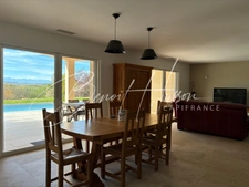 Maison contemporaine T5 avec piscine sur 2966m² de terrain