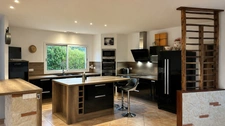 Single-storey 6-room house of 154m²