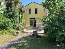 Charming village house (221m² on a 778m² plot with garage and large jacuzzi)