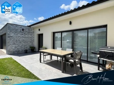 Maison moderne T5 avec double garage sur terrain 710m²