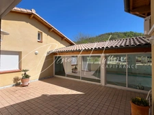 Maison T4 de 168m² de plain-pied avec piscine intérieure et sous-sol