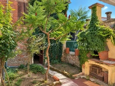 Maison de ville de 130m² avec cour, garage et dépendance 