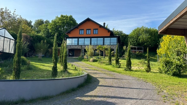 Propriété familiale d'exception de 221m2 à HULTEHOUSE, vue panoramique, terrain de 2024m2.