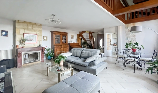 Bègles : Maison familiale en pierre, 5 chambres, jardin et carport