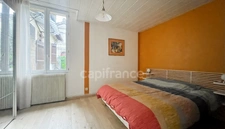 Bègles : Charming stone family home, 5 bedrooms, garden, carport