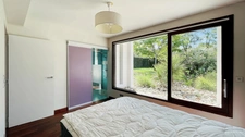 Dpt Gironde (33), à vendre LE HAILLAN, Maison d'architecte 7 pièces de 220m² sur jardin de 1860m² avec piscine