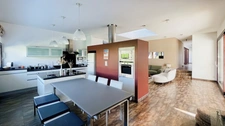 Dpt Gironde (33), à vendre LE HAILLAN, Maison d'architecte 7 pièces de 220m² sur jardin de 1860m² avec piscine