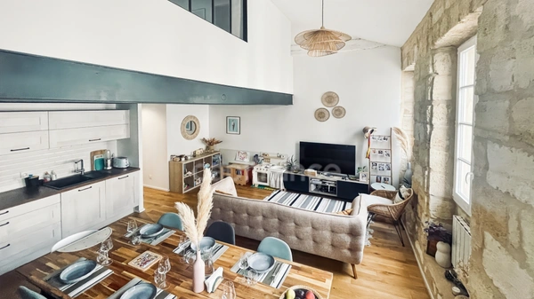 BORDEAUX SAINT-SEURIN – Splendide duplex en pierre de 80 m² (88 m² au sol) – 3 chambres / 3 salles d'eau