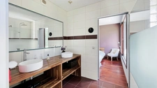 Dpt Gironde (33), à vendre LE HAILLAN, Maison d'architecte 7 pièces de 220m² sur jardin de 1860m² avec piscine