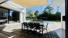Dpt Gironde (33), à vendre LE HAILLAN, Maison d'architecte 7 pièces de 220m² sur jardin de 1860m² avec piscine
