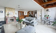 Bègles : Charming stone family home, 5 bedrooms, garden, carport