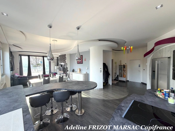 APPARTEMENT PROCHE COURS FAURIEL- 130M2 - 3 CHAMBRES - PARKING - TERRASSE 50M2