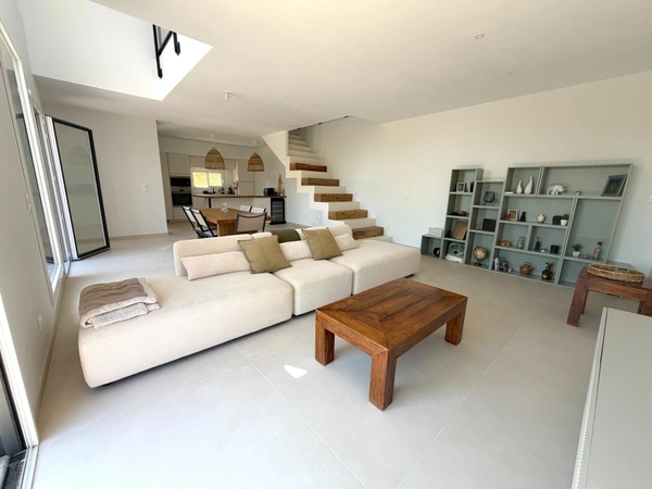 MAISON DE 2025 (RE2020)- MODERNE - RARE -3 CHAMBRES - 1 BUREAU - VUE MONT BLANC - VUE DEGAGEE - TERRAIN 830M