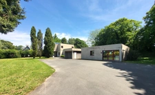 Maison d'architecte au bourg de SCAER